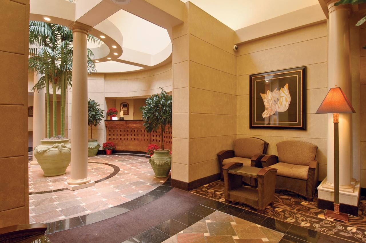 Ramada By Wyndham Томс-Ривер Интерьер фото