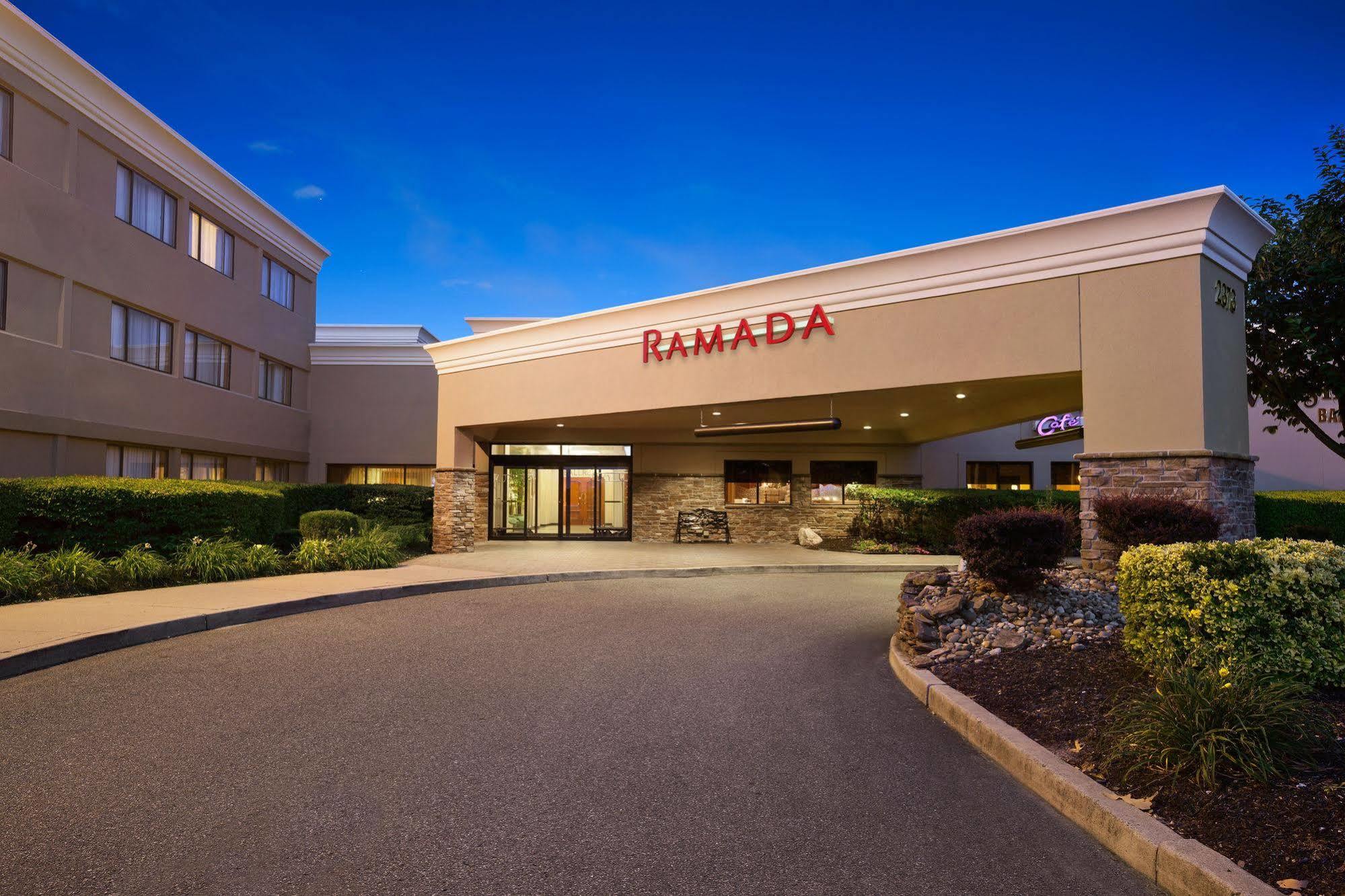 Ramada By Wyndham Томс-Ривер Экстерьер фото